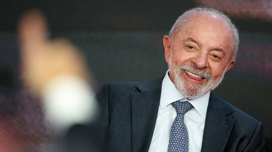 Lula, de terno e gravata, em evento no Palácio do Planalto em 13 de outubro de 2026; foto ilustrativa da matéria.
