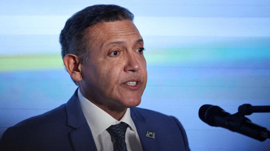 Kassio Nunes Marques fala diante de um microfone, em fotografia de arquivo de outubro de 2026.