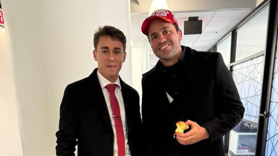 Nikolas Ferreira à esquerda e Pablo Marçal à direita em encontro nos Estados Unidos, em janeiro de 2025.