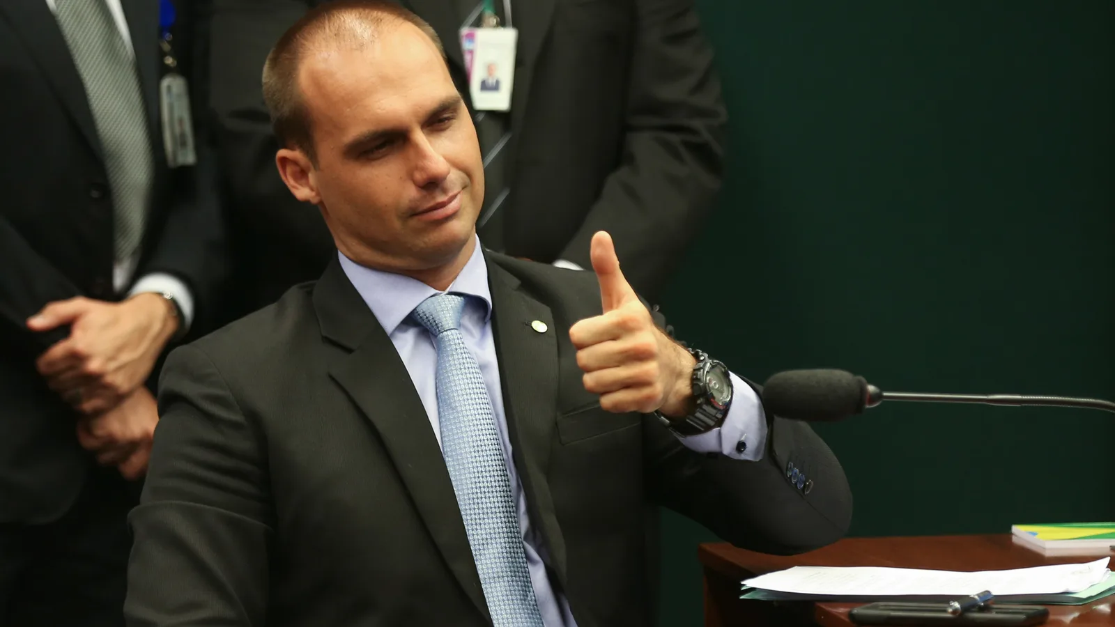 Eduardo Bolsonaro gesticula em sessão na Câmara dos Deputados. Foto de arquivo.