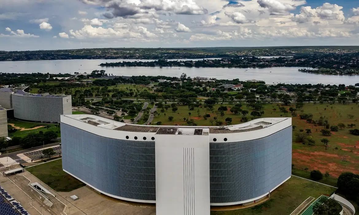 Vista aérea da sede do Tribunal Superior Eleitoral, em Brasília.