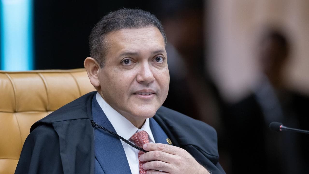 Kassio Nunes Marques sentado no plenário do Supremo Tribunal Federal.